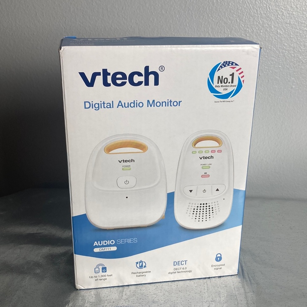 White/Yellow Digital Audio Monitor